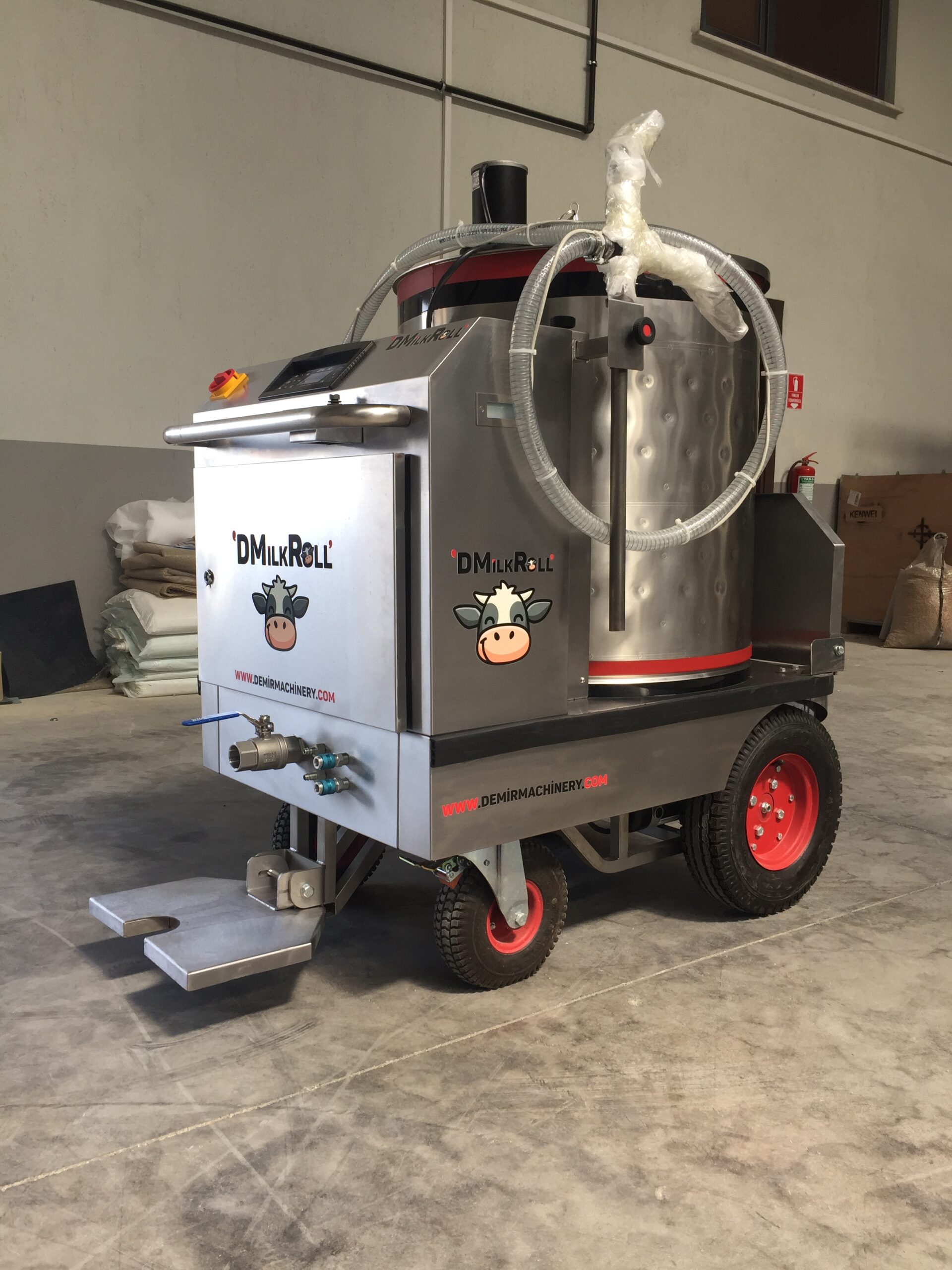 Distributeur de lait et d'aliments mobiles